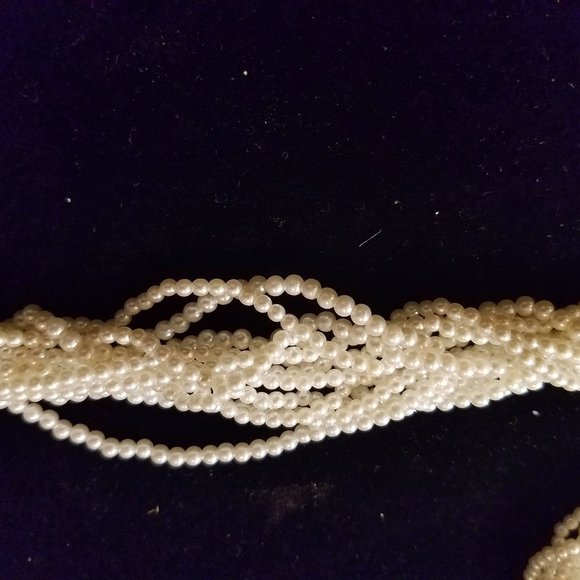 Gold Swirl or 'S' Pendant and Pearl Necklace NICE - Picture 3 of 3